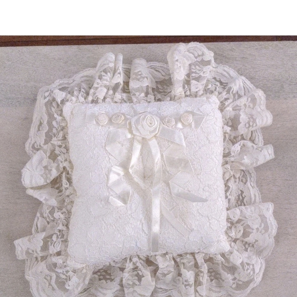 Vintage Victoria's Secret Gold Label Lace Ring Bearer Pillow Cream NWT Rare